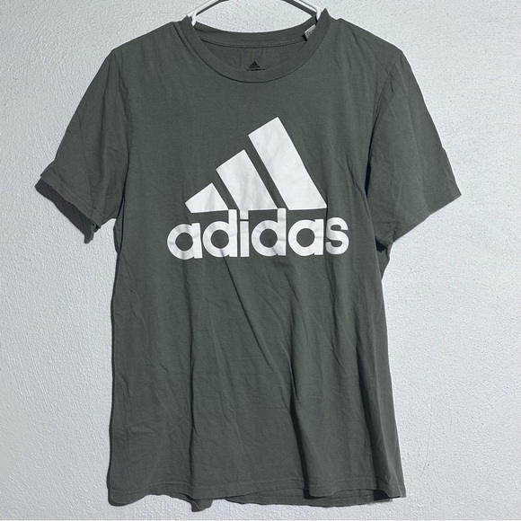 Adidas T shirt - Picture 1 of 3